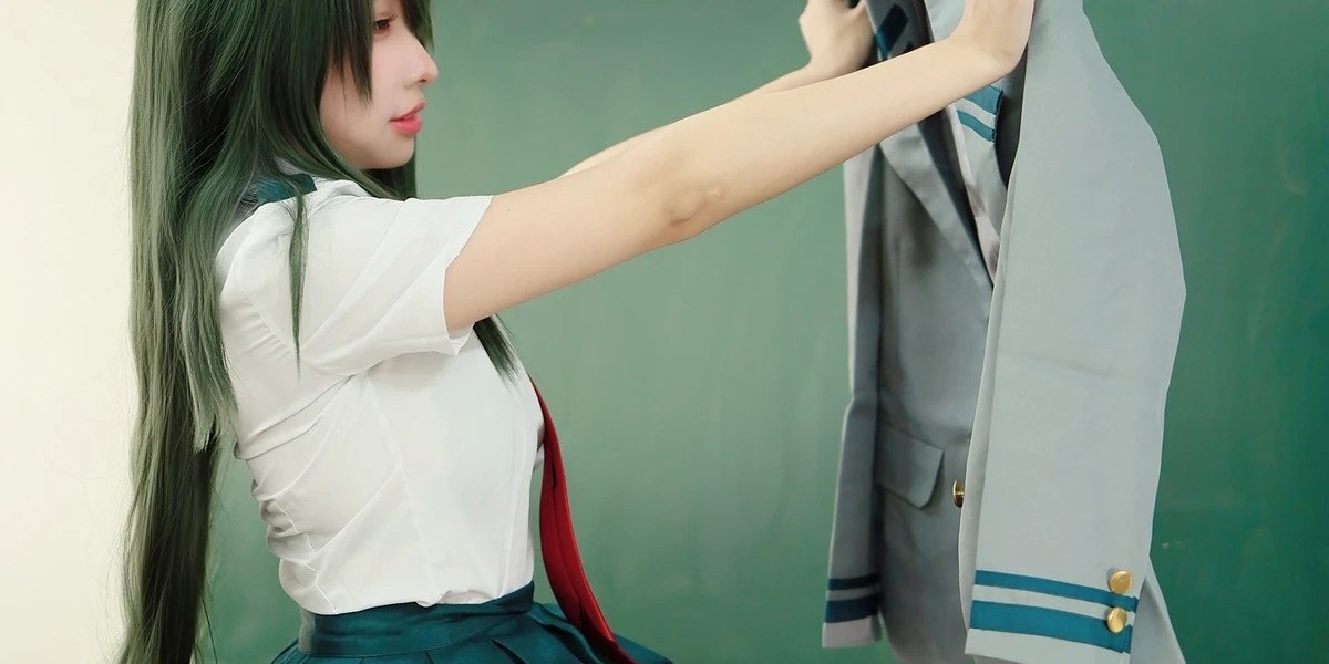 慕慕Momo Cosplay 剎那Setsuna与蛙吹梅雨学生服