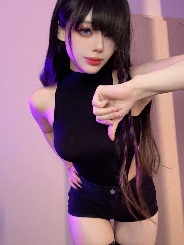 九言黑丝紧身衣主题写真