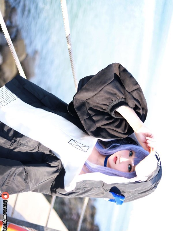 Cosplay Potato Godzilla与泳装Meltryllis