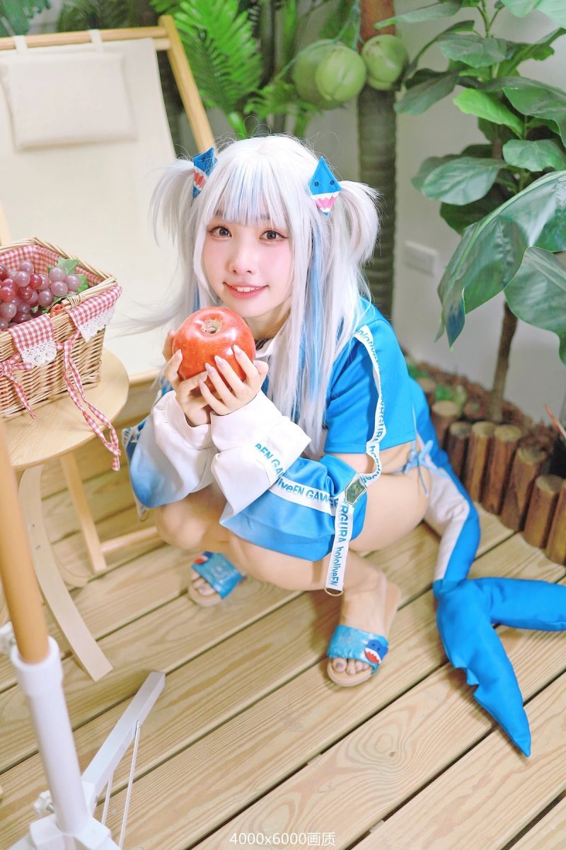 慕慕Momo Cosplay鲨鱼制服Gura角色扮演