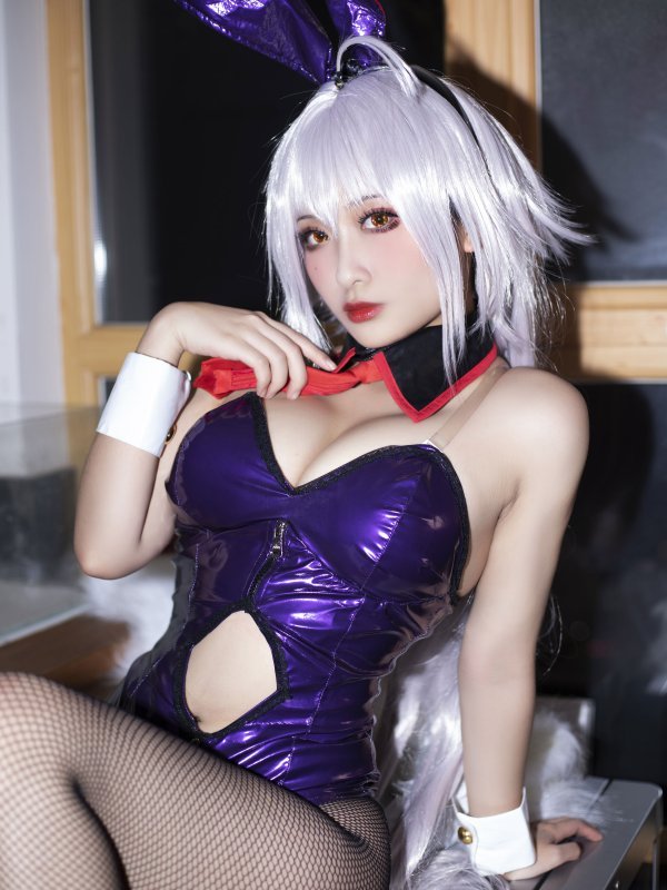 动漫博主洛璃LoLiSAMA演绎FGO黑贞德兔女郎主题写真