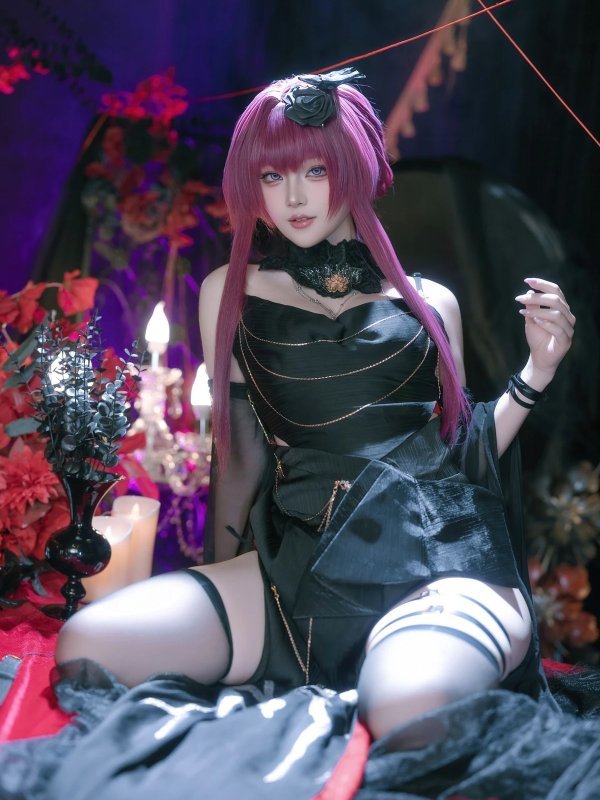 Cosplay屿鱼演绎崩坏星穹铁道卡芙卡缚月之夜视觉集