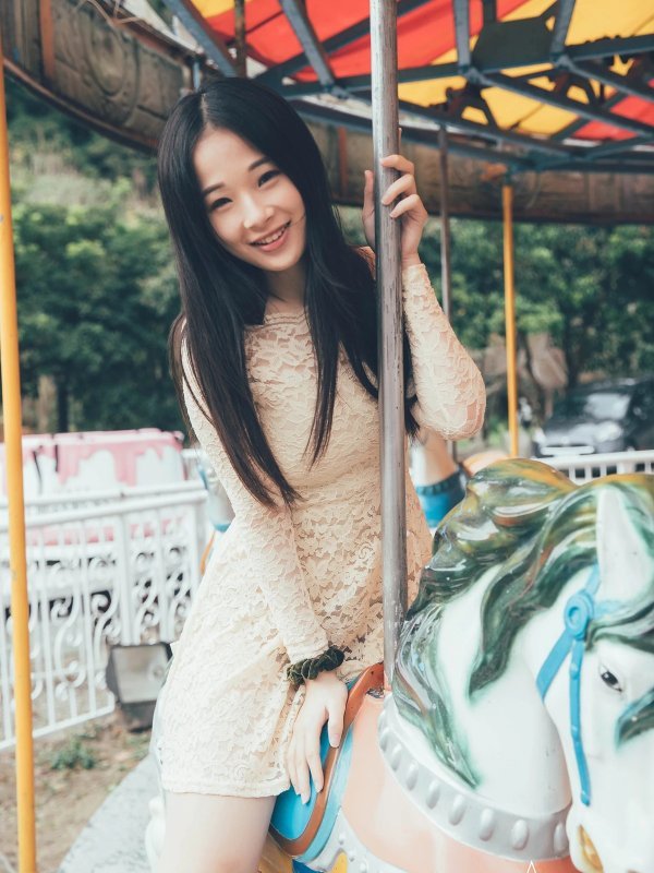 模特婕咪Juice日租女友主题写真：游乐场心动邂逅