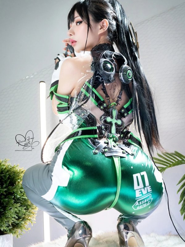 Cosplay HaneAme 雨波与Stellar Blade Eve Planet潜水服爆裂秀