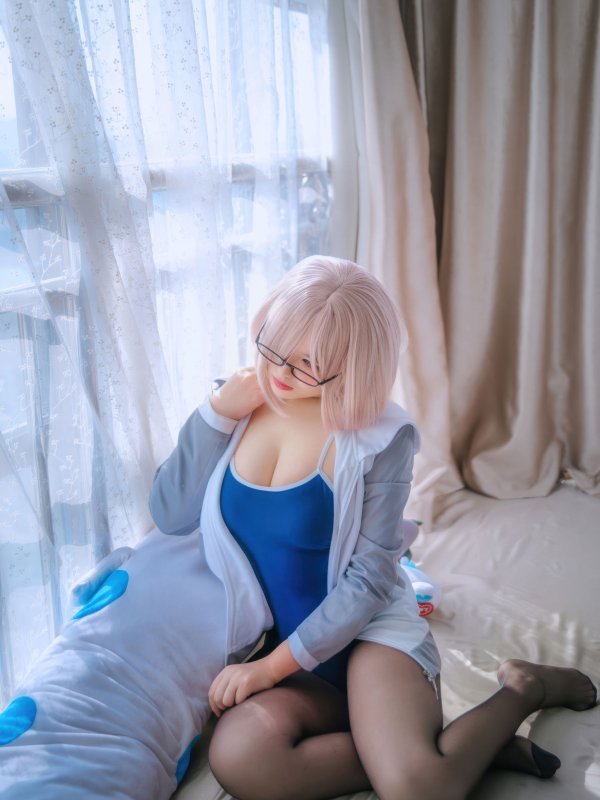 阿半今天很开心：FGO玛修同人体操服高清图集