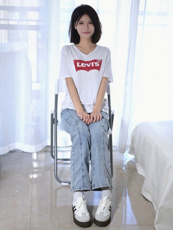 凝思摄影No.035小睿高清写真：清新T恤短白袜平底鞋美图全集