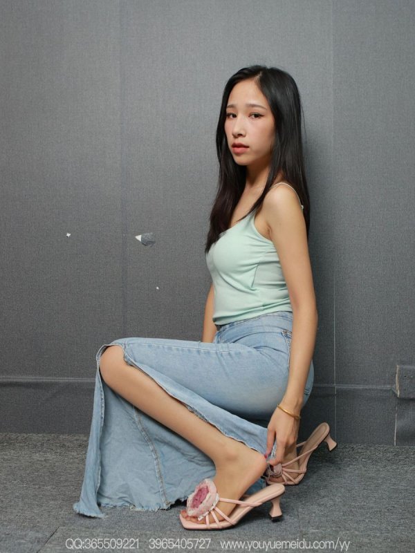 IESS异思趣向模特美子黑丝诱惑高清写真图集