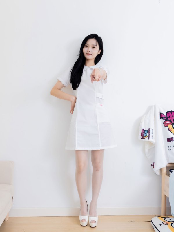 物恋传媒 No.2519 橙子：高跟鞋与油亮薄白丝护士服美图合集