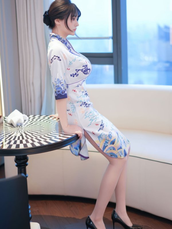 秀人XiuRen 2025.11.18 No.11001 沈南汐RuRu 旗袍美图赏析