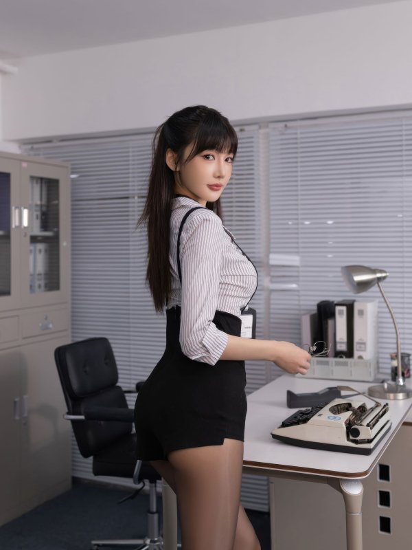 [秀人XiuRen] 2025.12.04 No.11070 陆萱萱 高清写真图集（80P）